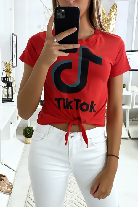 Tee shirt en coton rouge avec noeud et écriture TIKTOK
