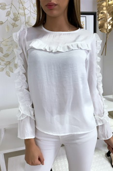 Blouse blanche matière brillante avec froufrou au buste et aux manches