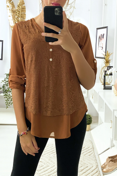 Blouse camel avec dentelle à l'avant et 3 boutons