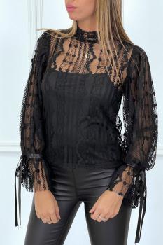 Blouse noire, matière tutu à dentelle et volants