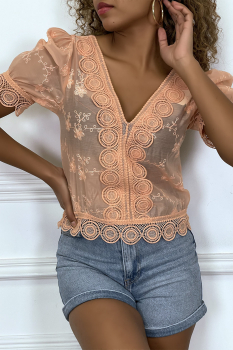 Blouse rose saumon ajourée, col V