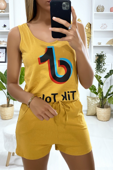 Combi-short moutarde avec écriture TIK TOK et poches