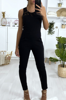 Combinaison noir avec poches et dentelle au buste