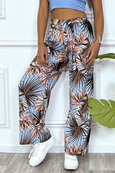 Pantalon palazzo fond bleu clair, imprimé feuilles
