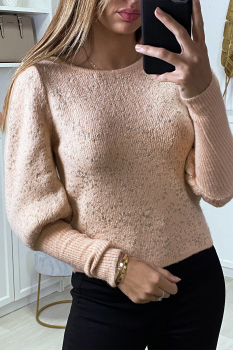 Petit pull rose très doux, mailles satinées, poignets cintrés 