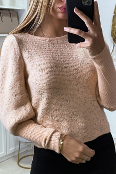 Petit pull rose très doux, mailles satinées, poignets cintrés 