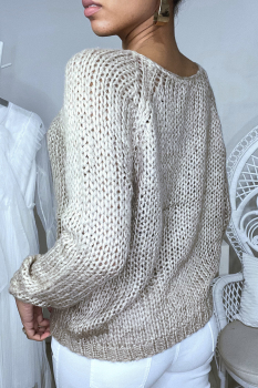 Pull taupe large maille, fluide et très doux, col rond