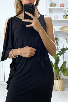  Robe longue noir avec un joli collier doré en strass