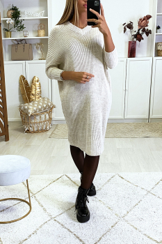 Robe-pull beige, col V, manches amples mi-longues