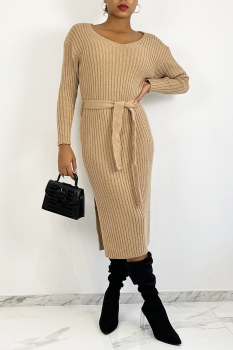 Robe-pull camel , longueur genoux, fendues aux côtés, noeud à la taille