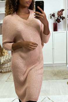 Robe-pull rose, col V, manches amples mi-longues
