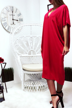 Robe rouge longue et ample