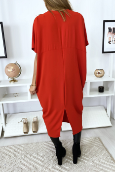 Robe rouge longue et ample