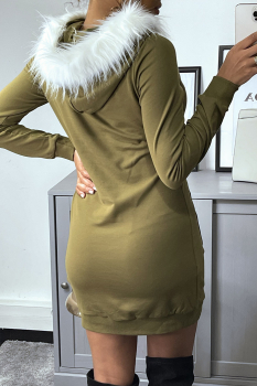 Robe T-Shirt kaki à capuche avec bord fourrure blanche