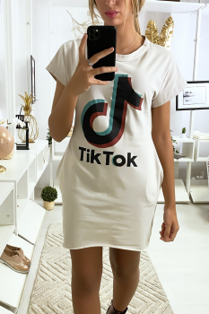 Robe tee shirt beige avec poche et écriture TIKTOK