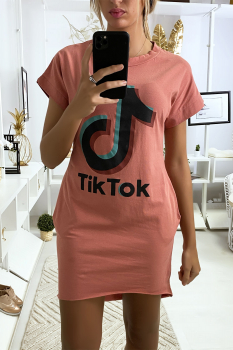 Robe tee shirt fuchsia avec poche et écriture TIKTOK