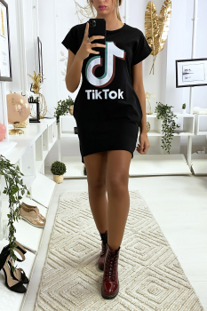 Robe tee shirt noir avec poche et écriture TIKTOK