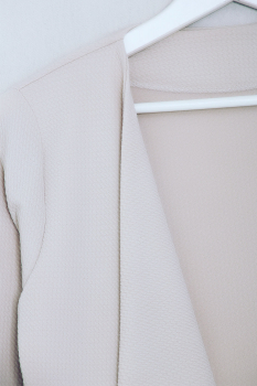 Veste Blazer Asymétrique beige à Poche Zip. Veste Femme. 1459