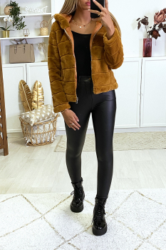 Veste camel à capuche en fourrure fantaisie