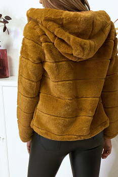 Veste camel à capuche en fourrure fantaisie